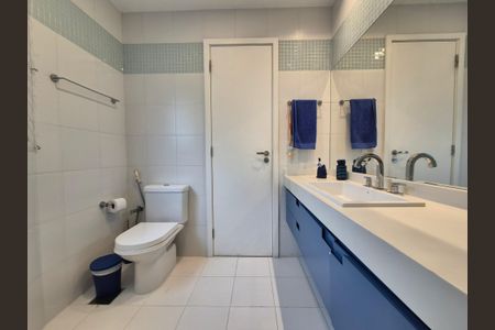 Apartamento à venda com 260m², 4 quartos e 3 vagasBanheiro 