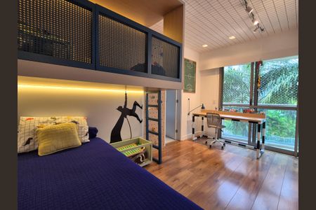 Apartamento à venda com 260m², 4 quartos e 3 vagasSuite 2