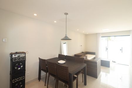 Sala de casa para alugar com 3 quartos, 150m² em Guaratiba, Rio de Janeiro