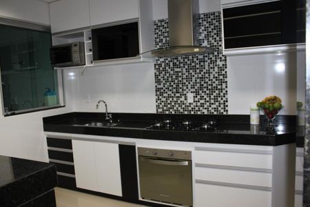 Cozinha de casa à venda com 3 quartos, 250m² em Europa, Contagem