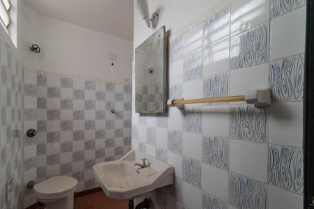 Casa para alugar com 459m², 4 quartos e 3 vagas Casa para alugar com 459m², 4 quartos e 3 vagasEdícula - Banheiro