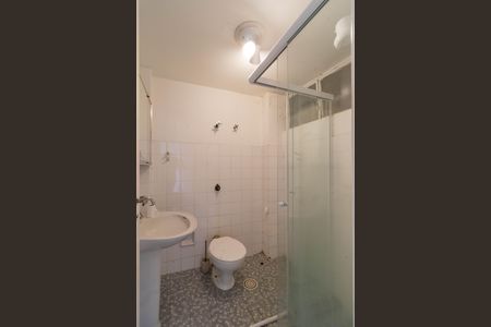 Banheiro de kitnet/studio para alugar com 1 quarto, 83m² em Vila Romana, São Paulo