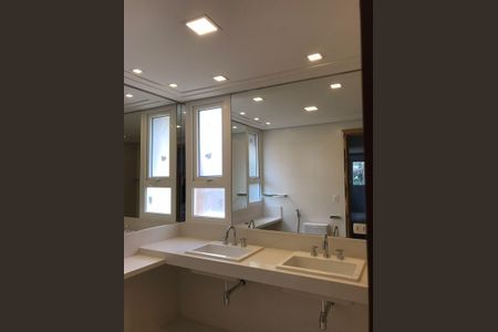 Casa de condomínio à venda com 329m², 4 quartos e 3 vagasBanheiro