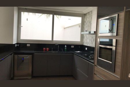 Casa de condomínio à venda com 329m², 4 quartos e 3 vagasCozinha