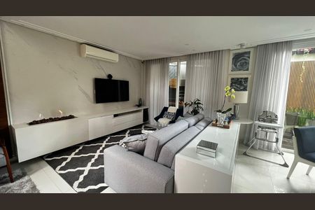 Casa de condomínio à venda com 329m², 4 quartos e 3 vagasSala