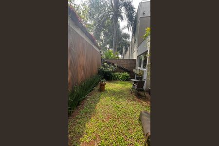 Casa de condomínio à venda com 329m², 4 quartos e 3 vagasÁrea externa