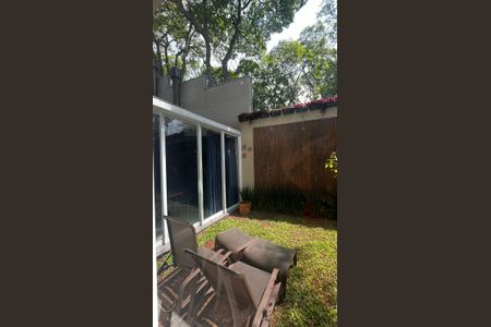 Casa de condomínio à venda com 329m², 4 quartos e 3 vagasÁrea externa