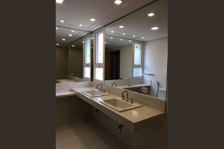 Casa de condomínio à venda com 329m², 4 quartos e 3 vagasBanheiro