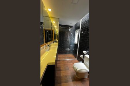 Casa de condomínio à venda com 329m², 4 quartos e 3 vagasBanheiro