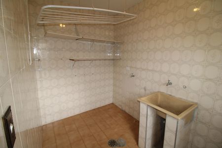 Casa para alugar com 76m², 2 quartos e 1 vagaÁrea de Serviço