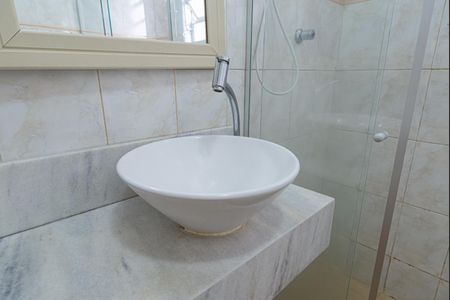 Apartamento para alugar com 60m², 2 quartos e sem vagaBanheiro