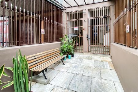 Apartamento para alugar com 60m², 2 quartos e sem vagaÁrea comum - Entrada do Edifício