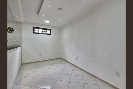 Casa para alugar com 100m², 3 quartos e 1 vaga Casa para alugar com 100m², 3 quartos e 1 vagaCozinha e copa