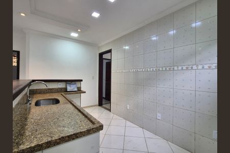 Casa para alugar com 100m², 3 quartos e 1 vaga Casa para alugar com 100m², 3 quartos e 1 vagaCozinha e copa