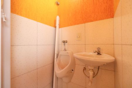 Casa à venda com 125m², 2 quartos e 2 vagas Casa à venda com 125m², 2 quartos e 2 vagasBanheiro da Área de Serviço e Churrasqueira