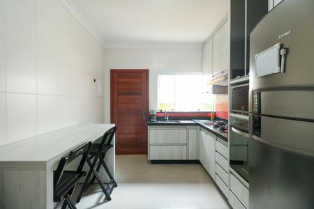 Casa à venda com 125m², 2 quartos e 2 vagas Casa à venda com 125m², 2 quartos e 2 vagasCozinha