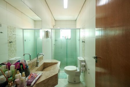 Casa à venda com 125m², 2 quartos e 2 vagas Casa à venda com 125m², 2 quartos e 2 vagasBanheiro