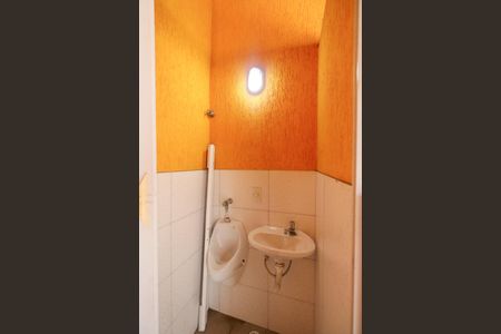 Casa à venda com 125m², 2 quartos e 2 vagas Casa à venda com 125m², 2 quartos e 2 vagasBanheiro da Área de Serviço e Churrasqueira