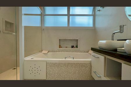 Apartamento à venda com 153m², 2 quartos e 1 vagaBanheiro da Suíte