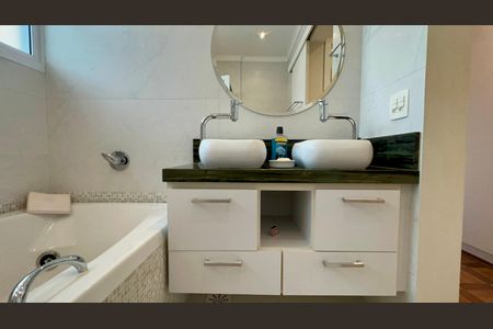 Apartamento à venda com 153m², 2 quartos e 1 vagaBanheiro da Suíte