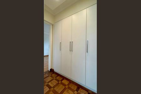 Apartamento à venda com 153m², 2 quartos e 1 vagaCloset da suíte