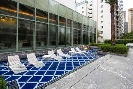 Apartamento à venda com 292m², 3 quartos e 4 vagas Apartamento à venda com 292m², 3 quartos e 4 vagasÁrea comum - Piscina