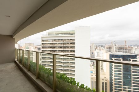 Apartamento à venda com 292m², 3 quartos e 4 vagas Apartamento à venda com 292m², 3 quartos e 4 vagasVaranda