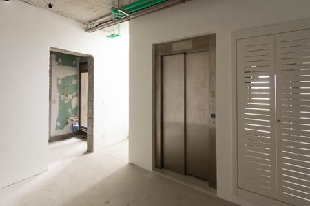 Apartamento à venda com 292m², 3 quartos e 4 vagas Apartamento à venda com 292m², 3 quartos e 4 vagasHall