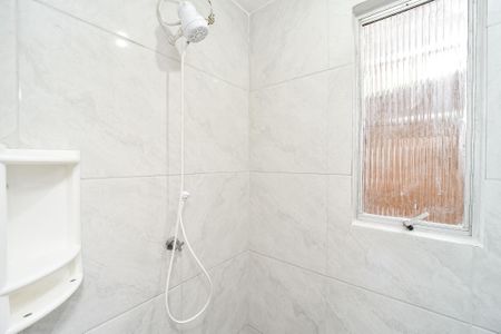 Banheiro de casa para alugar com 1 quarto, 55m² em Jardim Floresta, Porto Alegre