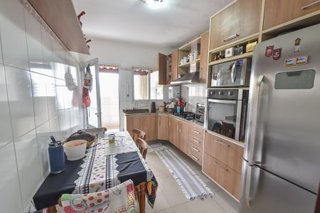 Casa à venda com 345m², 4 quartos e 8 vagas Casa à venda com 345m², 4 quartos e 8 vagasCozinha