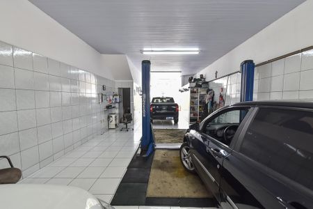 Casa à venda com 345m², 4 quartos e 8 vagas Casa à venda com 345m², 4 quartos e 8 vagasGaragem