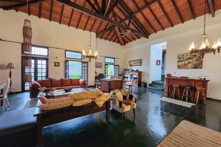 Sala  de casa à venda com 3 quartos, 250m² em Catete, Rio de Janeiro