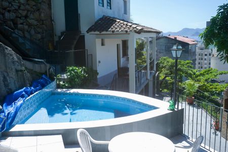 Casa à venda com 250m², 3 quartos e 1 vaga Casa à venda com 250m², 3 quartos e 1 vagaÁrea Externa