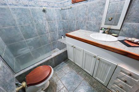 Casa à venda com 250m², 3 quartos e 1 vaga Casa à venda com 250m², 3 quartos e 1 vagaBanheiro da Suite 1