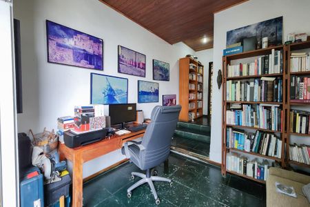 Casa à venda com 250m², 3 quartos e 1 vaga Casa à venda com 250m², 3 quartos e 1 vagaSuite 2