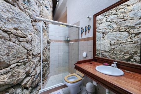 Casa à venda com 250m², 3 quartos e 1 vaga Casa à venda com 250m², 3 quartos e 1 vagaBanheiro Social