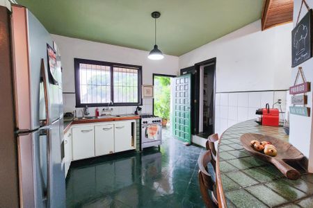 Casa à venda com 250m², 3 quartos e 1 vaga Casa à venda com 250m², 3 quartos e 1 vagaCozinha