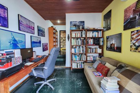 Casa à venda com 250m², 3 quartos e 1 vaga Casa à venda com 250m², 3 quartos e 1 vagaSuite 2