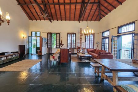 Casa à venda com 250m², 3 quartos e 1 vaga Casa à venda com 250m², 3 quartos e 1 vagaSala