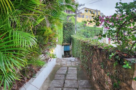 Casa à venda com 250m², 3 quartos e 1 vaga Casa à venda com 250m², 3 quartos e 1 vagaEntrada