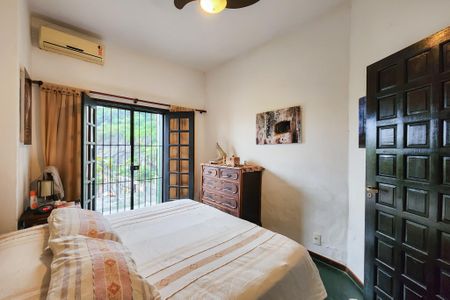 Casa à venda com 250m², 3 quartos e 1 vaga Casa à venda com 250m², 3 quartos e 1 vagaQuarto