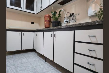 Apartamento para alugar com 75m², 2 quartos e 1 vagaCozinha 