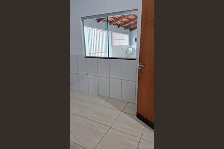 Sala de casa para alugar com 2 quartos, 300m² em Residencial Itaipú, Goiânia