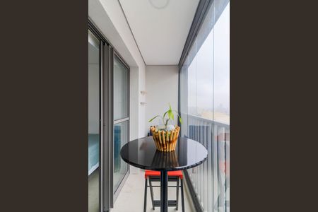 Varanda de kitnet/studio para alugar com 1 quarto, 27m² em Santo Amaro, São Paulo