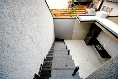Casa à venda com 191m², 3 quartos e 4 vagasEscada do quintal