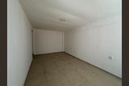 Quarto de casa para alugar com 1 quarto, 70m² em Jardim Silveira, Barueri