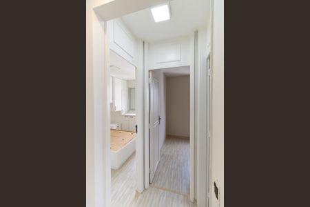 Corredor de apartamento para alugar com 2 quartos, 50m² em Vila Vermelha, São Paulo