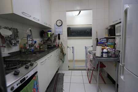 Casa à venda com 72m², 3 quartos e 2 vagascozinha