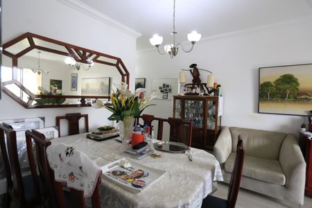 Casa à venda com 72m², 3 quartos e 2 vagassala