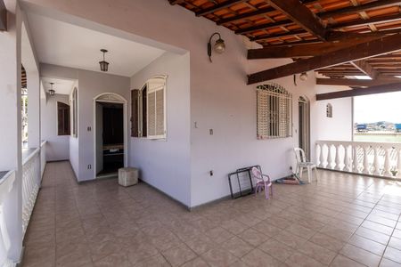 Casa à venda com 300m², 4 quartos e 6 vagasVaranda